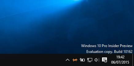  tanda watermark kecil niscaya akan muncul di sisi kanan bawah desktop Anda yang berisi edis Tutorial Menghapus Watermark “Evalution Copy” di Windows 10